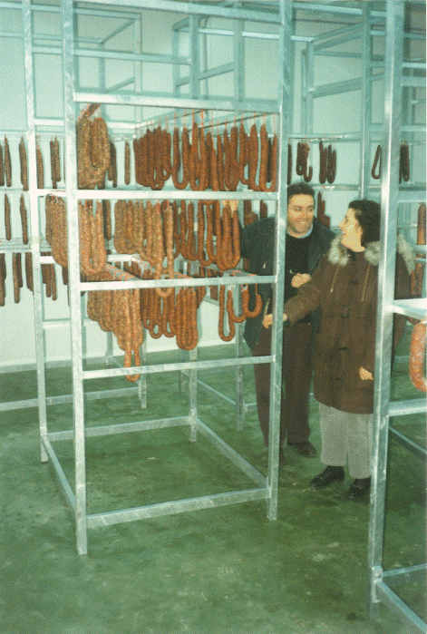 4. Primeros chorizos fabricados. Marzo 1994. Sacrificábamos 8-10 cerdos a la semana.